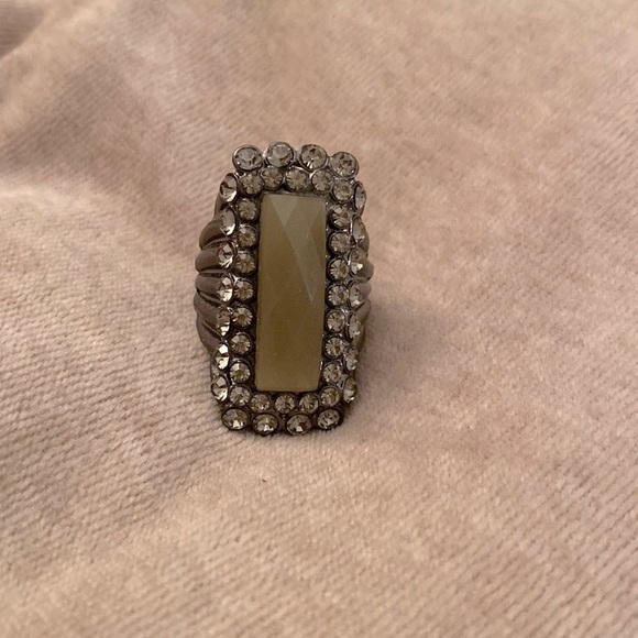✅Stretch cocktail ring in plated gunmetal finish w/ grey CZ stones - Picture 2 of 3